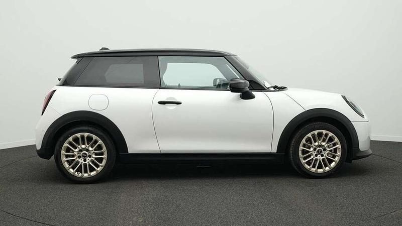 Gebraucht Mini Cooper Favoured 156 PS (114 kW) 2024 Weiß Kleinwagen