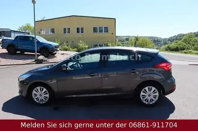 Gebraucht Ford Focus Titanium 101 PS (74 kW) 2016 Grau Limousine