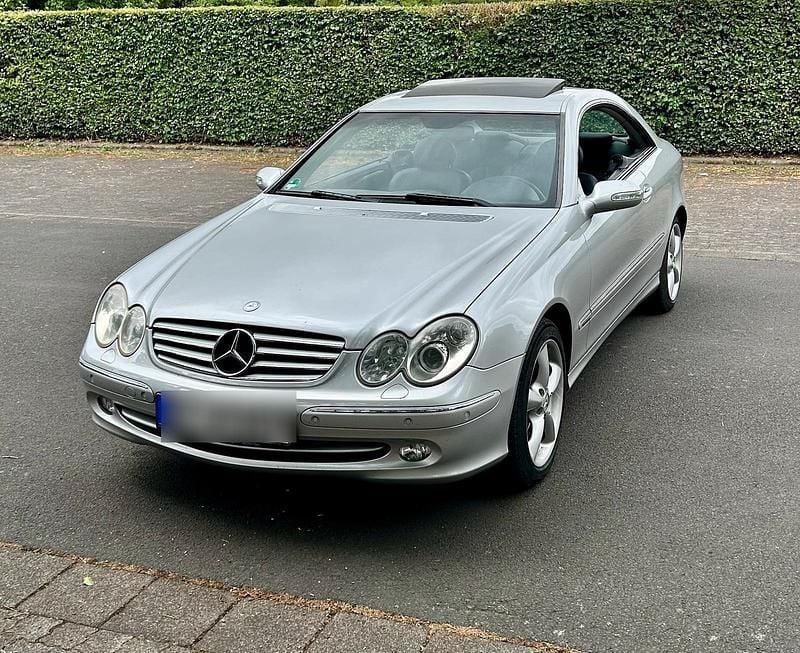 Silber Gebraucht 2004 Mercedes CLK320 Elegance Coupé | 6.250 € (Fairer Preis) - Bild 1/4