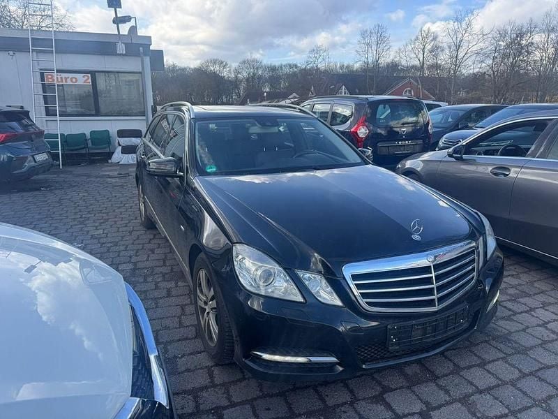 Gebraucht Mercedes E200 Avantgarde 184 PS (135 kW) 2011 Schwarz Limousine