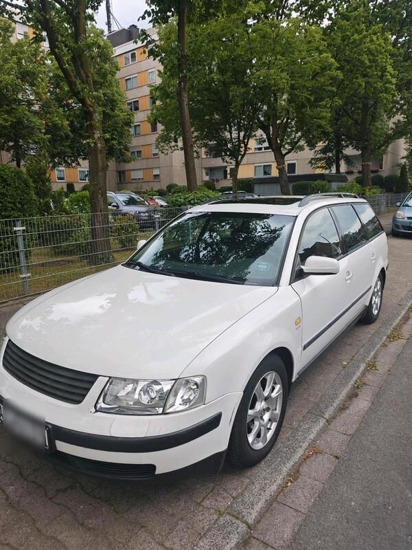 Weiß Gebraucht 1998 VW Passat Kombi | 600 € (Guter Preis) - Bild 1/4