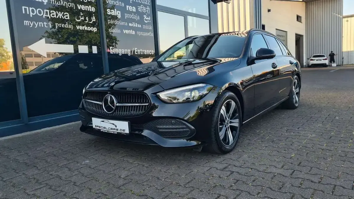 Gebraucht Mercedes C200 Night 163 PS (119 kW) 2023 Schwarz Kombi