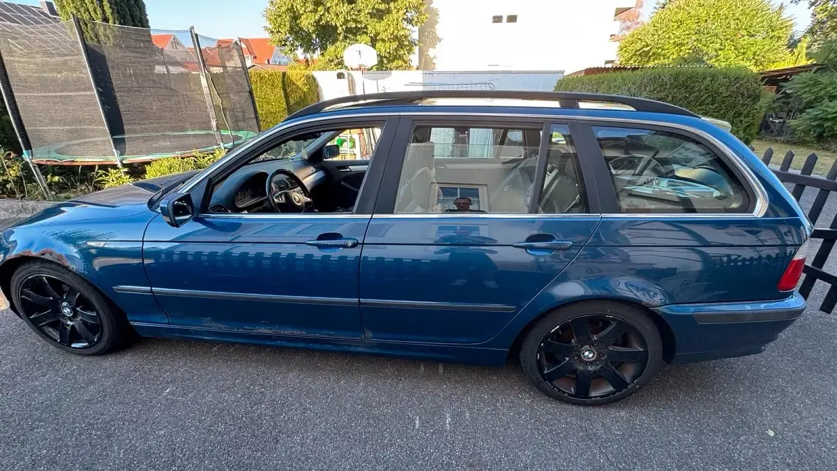 Gebraucht BMW 320 170 PS (125 kW) 2002 Blau Kombi