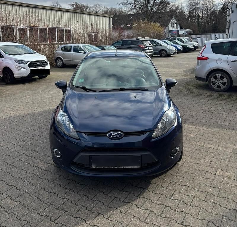Gebraucht Ford Fiesta 95 PS (69 kW) 2012 Blau Kleinwagen