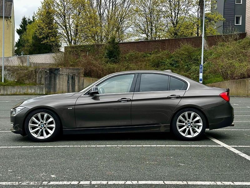 Usata BMW 320 184 CV (135 kW) 2013 Marrone Berlina