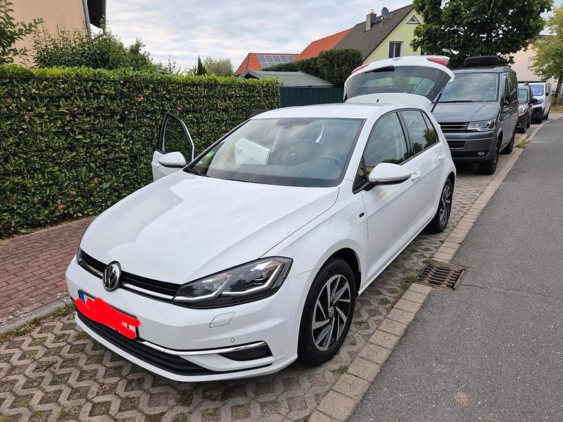 Weiß Gebraucht 2019 VW Golf VII Join Limousine | 14.500 € (Fairer Preis) - Bild 1/4