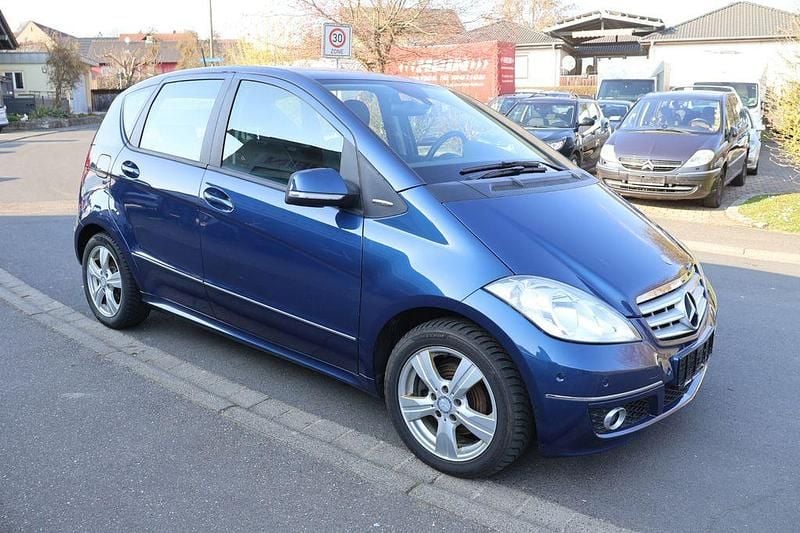 Gebraucht Mercedes A180 109 PS (80 kW) 2011 Blau Van / Kleinbus