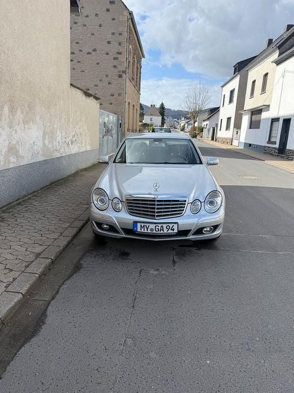 Second-hand Mercedes E280 Elegance 231 CP (169 kW) 2006 Argintiu Berlinǎ