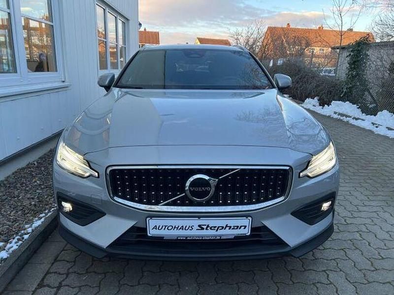 Gebraucht Volvo V60 CC Plus 197 PS (144 kW) 2022 Silber Kombi