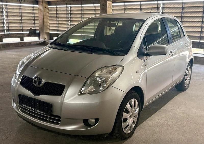 Gebraucht Toyota Yaris 87 PS (63 kW) 2007 Silber Kleinwagen