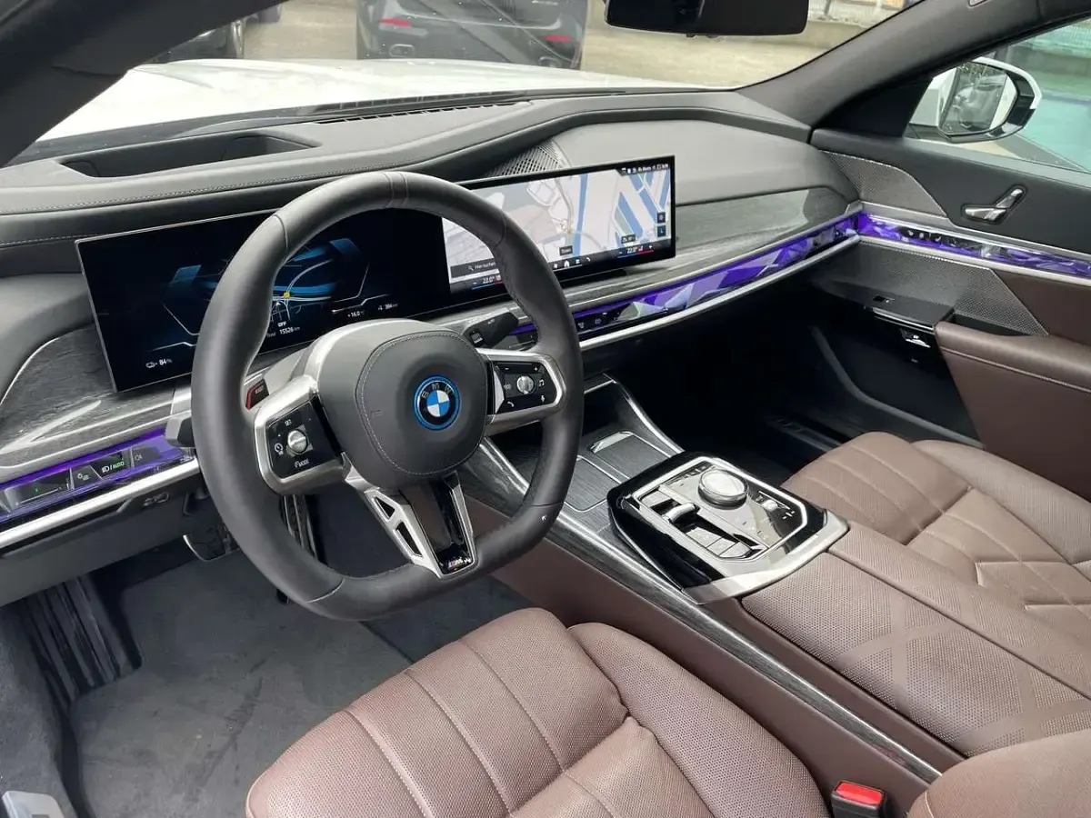 Gebraucht BMW i7 M Sport 400 kW (544 PS) 2025 Mineralweiß Limousine