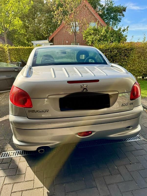 Gebraucht Peugeot 206 CC 109 PS (80 kW) 2003 Silber Cabrio
