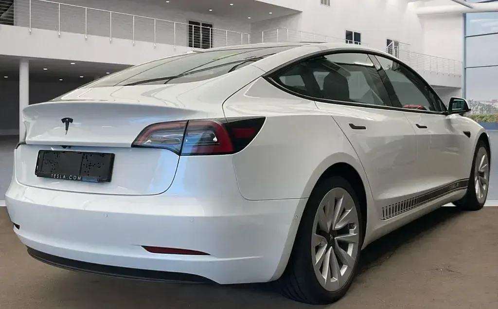 Gebraucht Tesla Model 3 324 kW (441 PS) 2021 Weiß Limousine