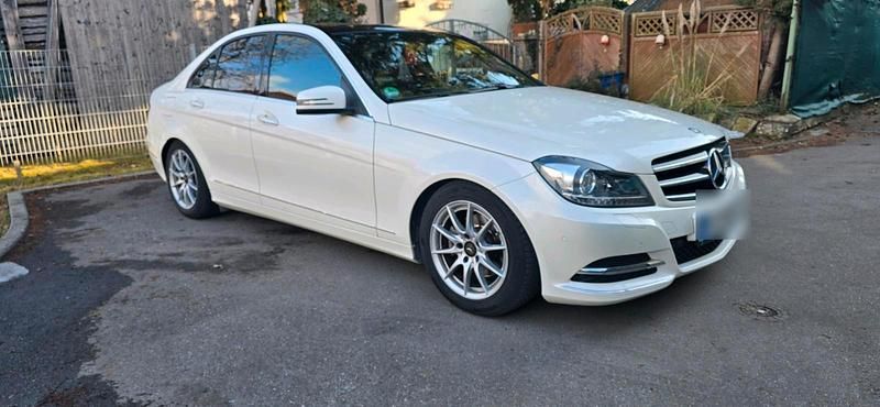 Gebraucht Mercedes C180 156 PS (114 kW) 2013 Weiß Limousine