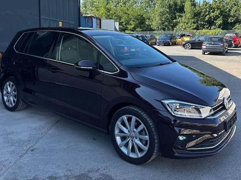 Schwarz Gebraucht 2018 VW Golf VII Highline Limousine | 15.900 € (Guter Preis) - Bild 1/4