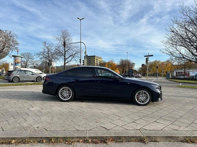 Gebraucht BMW 520 Performance 197 PS (144 kW) 2024 Blau Limousine