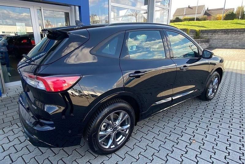 Gebraucht Ford Kuga ST-Line 152 PS (111 kW) 2024 Obsidianschwarz metallic SUV