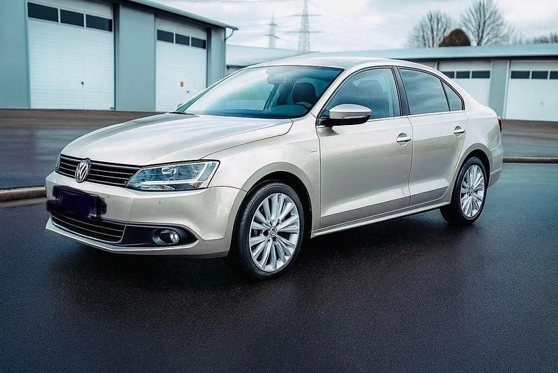 Gebraucht VW Jetta Life 105 PS (77 kW) 2013 Gold Limousine