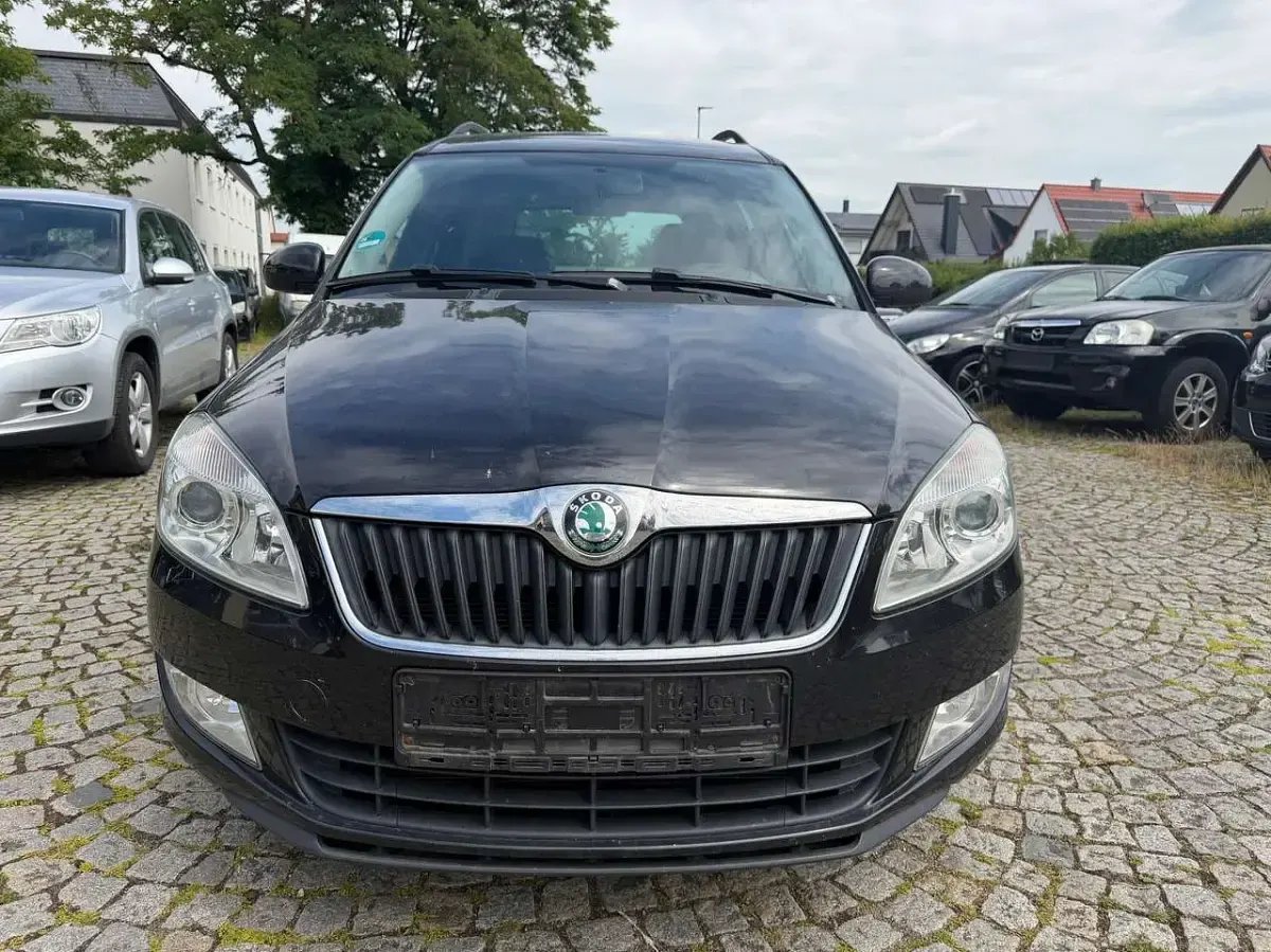 Gebraucht Skoda Roomster Ambition 86 PS (63 kW) 2012 Schwarzmagic perleffekt Van / Kleinbus