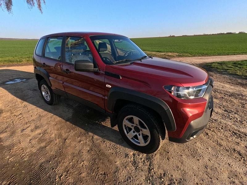 Gebraucht Lada niva 80 PS (58 kW) 2021 Rot SUV