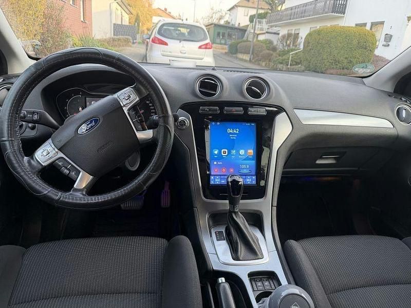 Gebraucht Ford Mondeo Ambiente 140 PS (102 kW) 2013 Rot Kombi