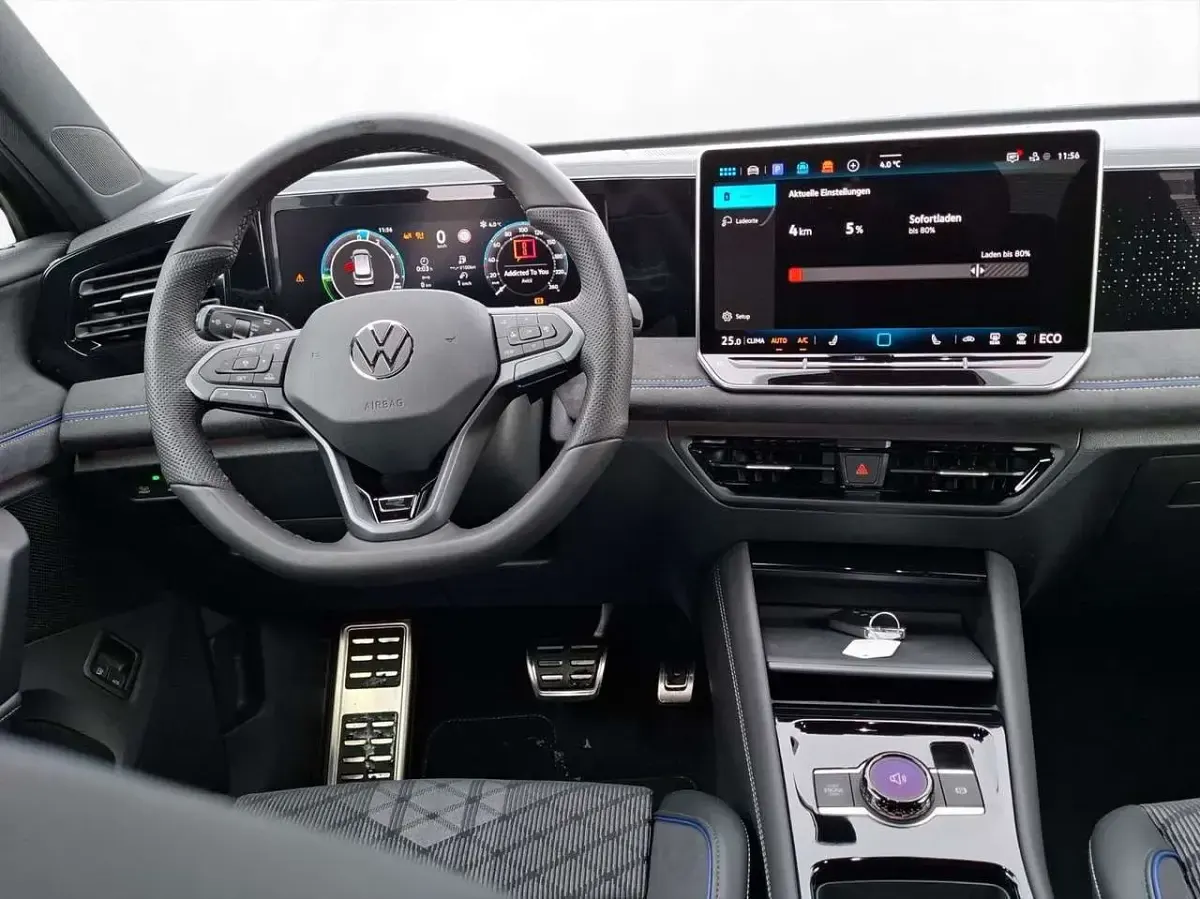Neu VW Tiguan R-line 204 PS (150 kW) 2026 Grenadillschwarz metallic SUV
