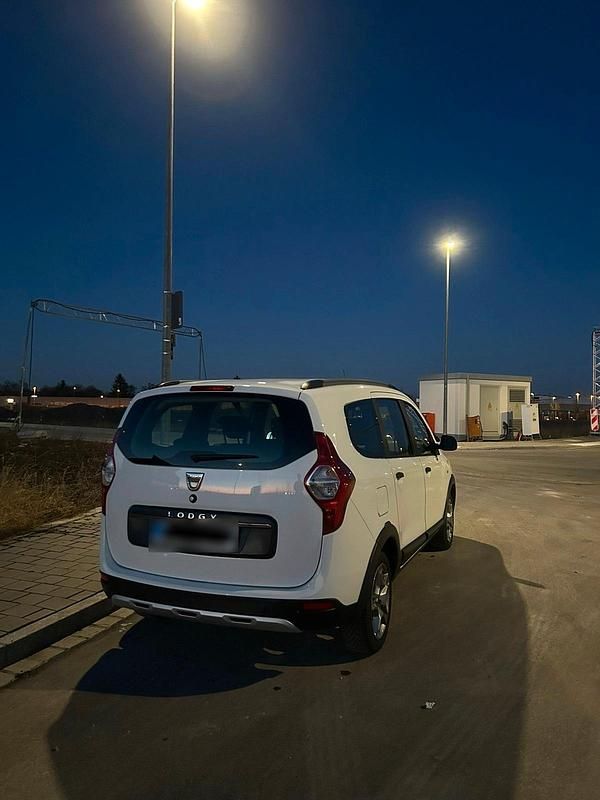 Gebraucht Dacia Lodgy Stepway 115 PS (84 kW) 2020 Weiß Van / Kleinbus