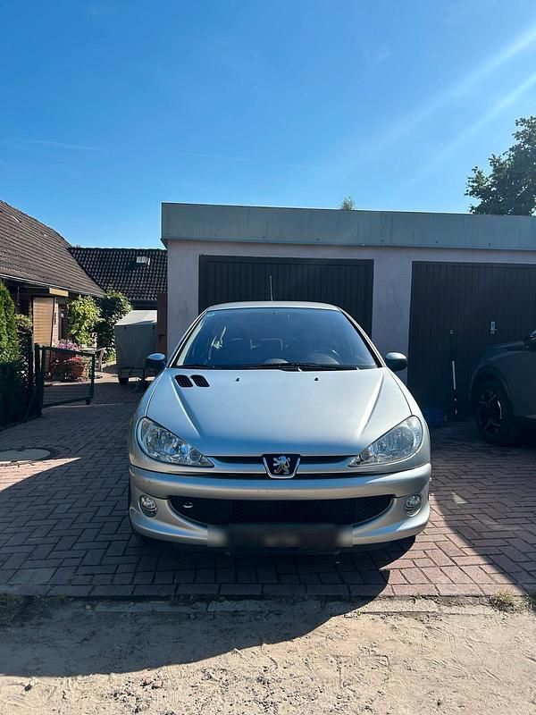 Silber Gebraucht 2003 Peugeot 206 Kleinwagen | 1.850 € (Etwas zu teuer) - Bild 1/4