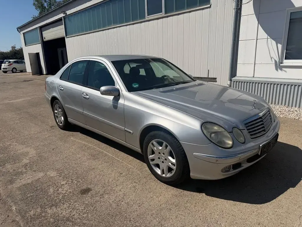 Gebraucht Mercedes E200 Elegance 163 PS (119 kW) 2003 Silber Limousine