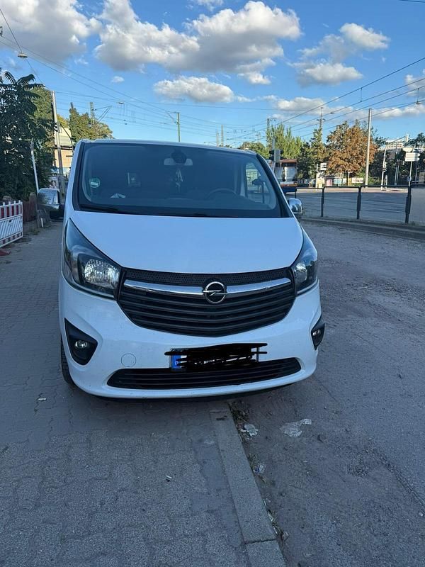 Weiß Gebraucht 2016 Opel Vivaro Van | 14.950 € - Bild 1/4