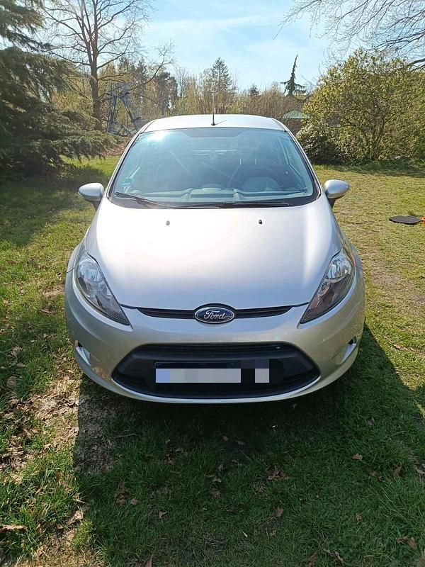 Gebraucht Ford Fiesta 60 PS (44 kW) 2011 Silber Kleinwagen