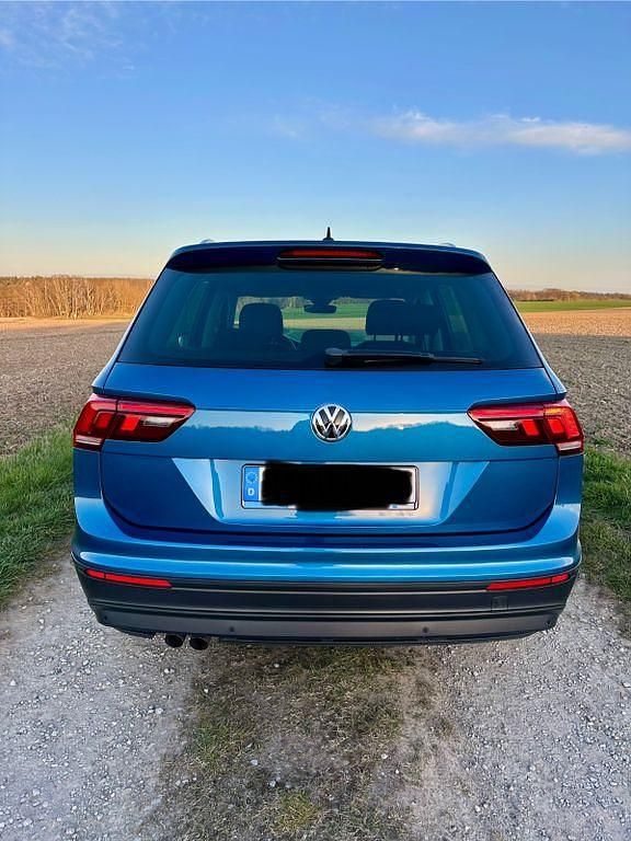 Second-hand VW Tiguan Sound 150 CP (110 kW) 2017 Albastru SUV