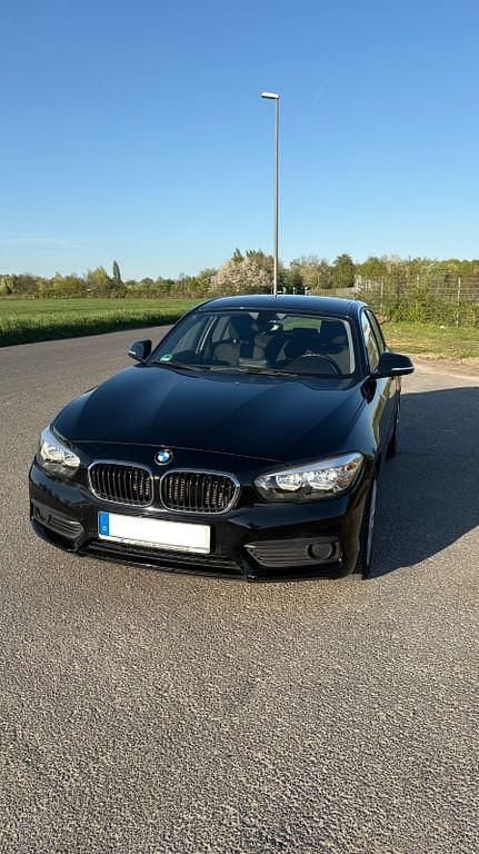 Schwarz Gebraucht 2017 BMW 118 Advantage Kleinwagen | 11.100 € (Guter Preis) - Bild 1/4