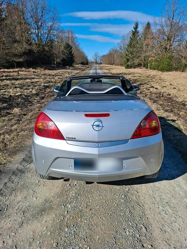 Gebraucht Opel Tigra 90 PS (66 kW) 2005 Silber Cabrio