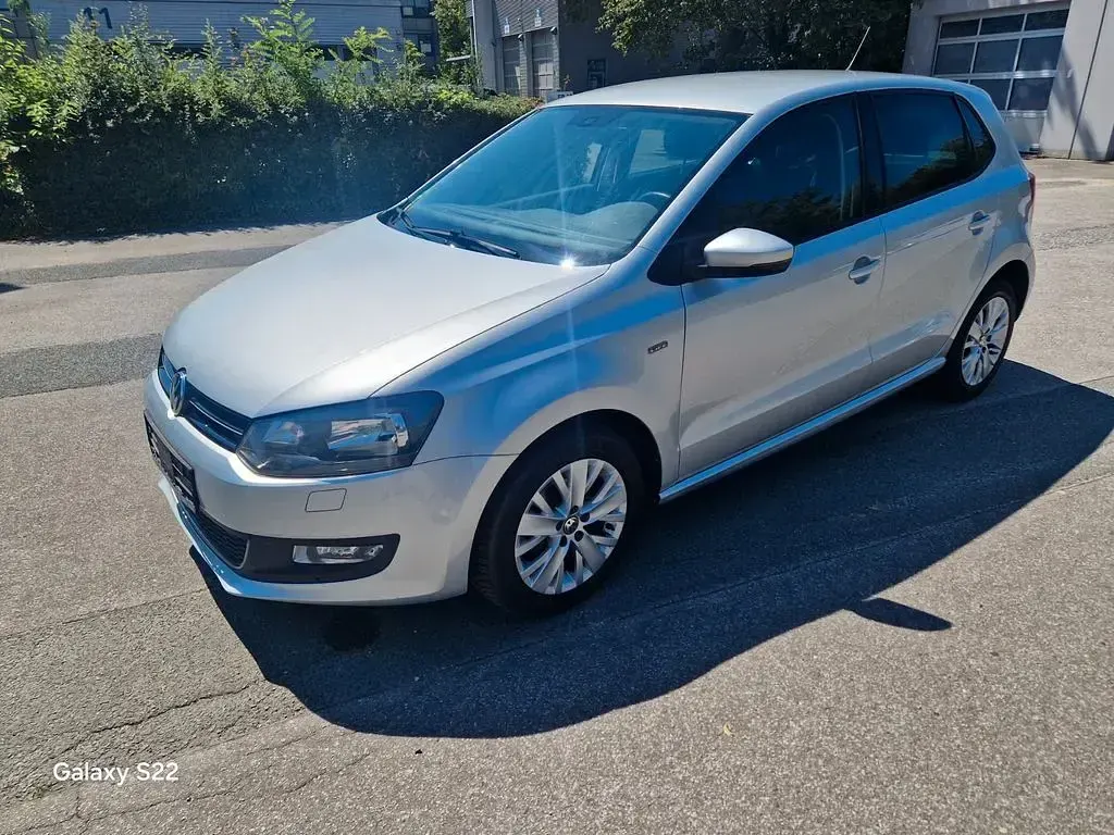 Gebraucht VW Polo Life 90 PS (66 kW) 2013 Silber Kleinwagen