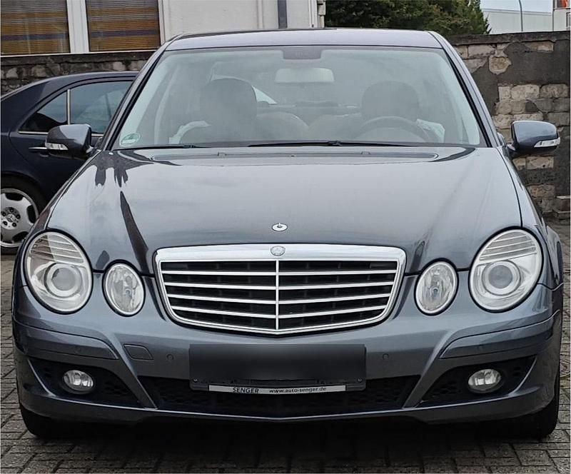 Grau Gebraucht 2006 Mercedes E280 Limousine | 3.300 € (Fairer Preis) - Bild 1/4