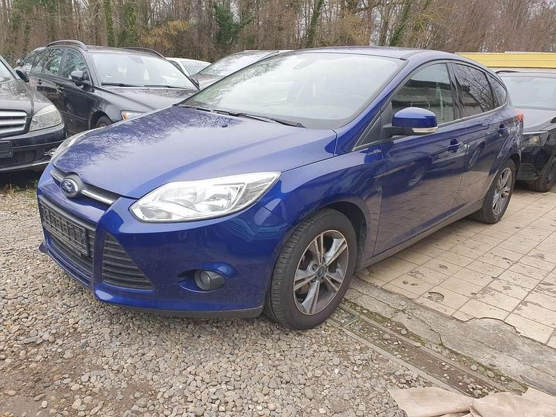 Usata Ford Focus SYNC Edition 101 CV (74 kW) 2014 Blu Utilitaria