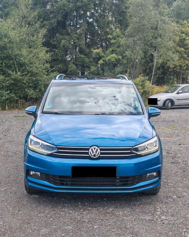 Blau Gebraucht 2018 VW Touran Highline Van / Kleinbus | 23.000 € (Guter Preis) - Bild 1/4