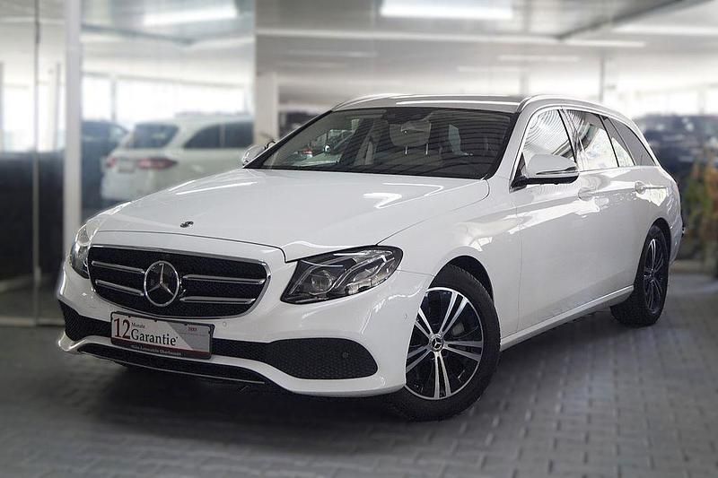 Weiß Gebraucht 2020 Mercedes E300 Limousine | 24.990 € (Superpreis) - Bild 1/4