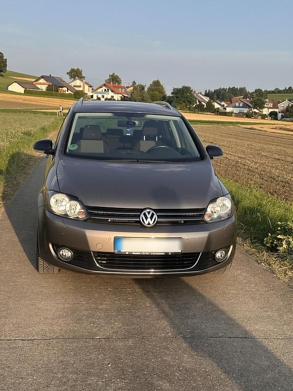 Braun Gebraucht 2011 VW Golf Plus Cross Style Van / Kleinbus | 8.700 € - Bild 1/4