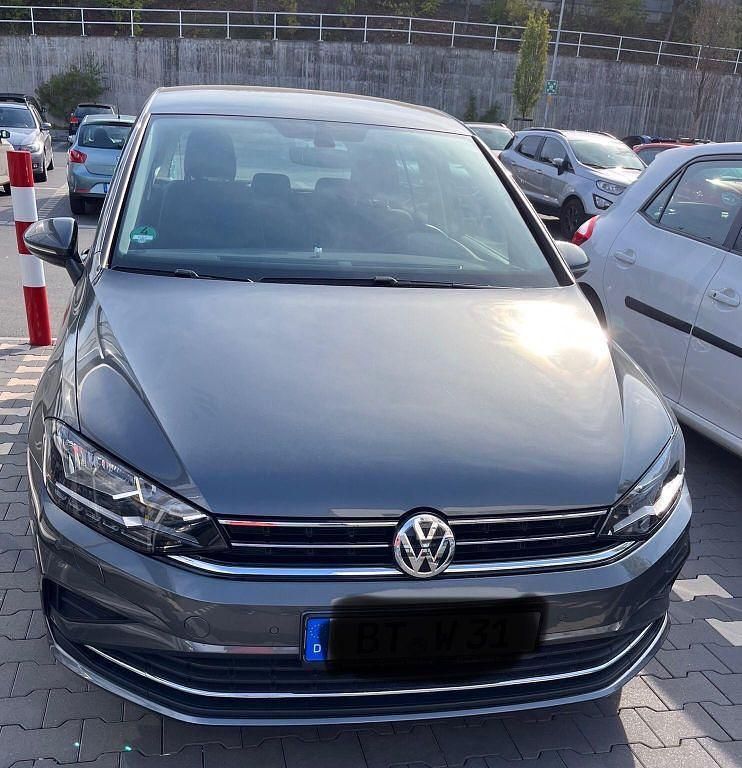 Grau Gebraucht 2018 VW Golf Sportsvan Highline Van / Kleinbus | 17.950 € (Guter Preis) - Bild 1/4