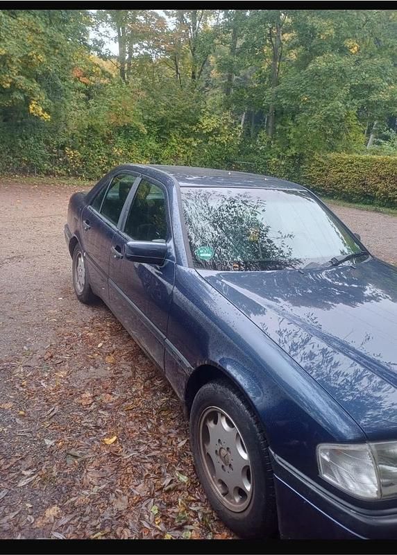 Blau Gebraucht 1996 Mercedes C180 Limousine | 2.550 € (Superpreis) - Bild 1/4
