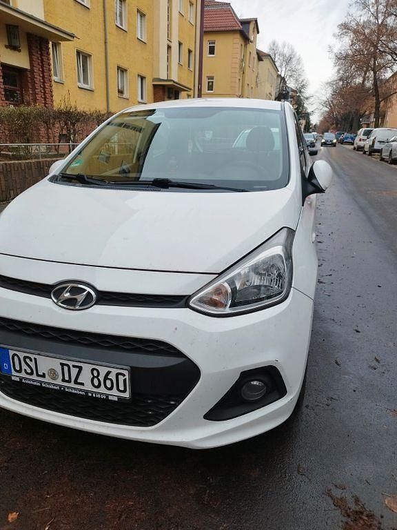 Weiß Gebraucht 2015 Hyundai i10 Trend Kleinwagen | 5.500 € (Guter Preis) - Bild 1/4