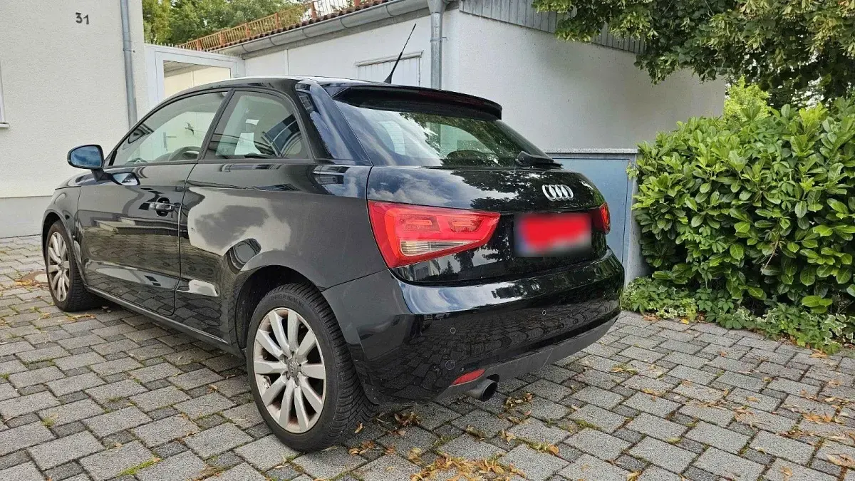 Gebraucht Audi A1 Attraction 86 PS (63 kW) 2011 Schwarz Kleinwagen