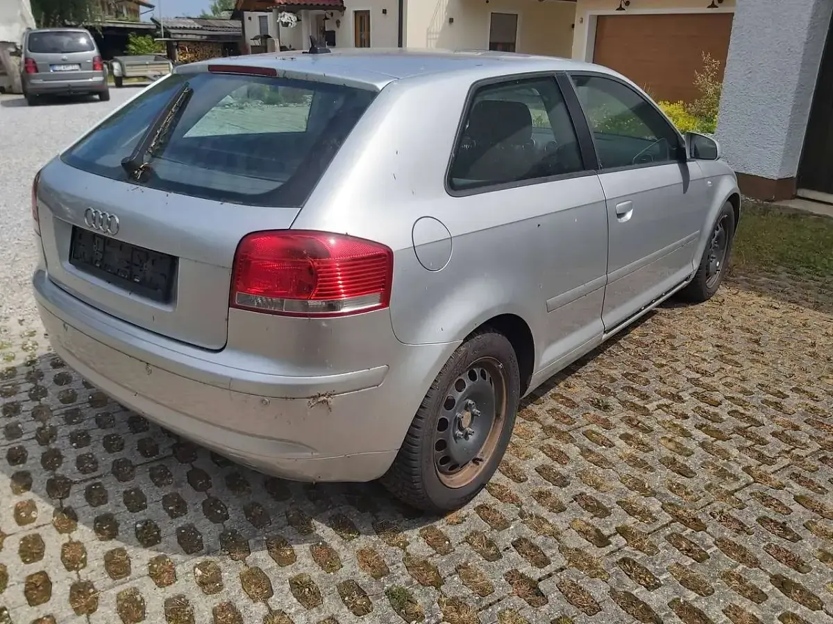 Gebraucht Audi A3 Attraction 140 PS (102 kW) 2004 Lichtsilber metallic Kleinwagen