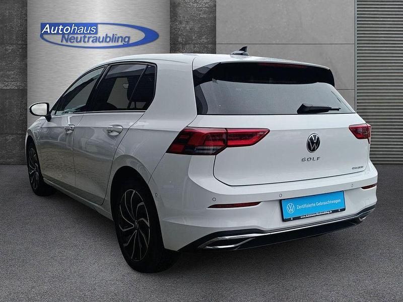 Second-hand VW Golf VIII Style 204 CP (150 kW) 2022 Alb Berlinǎ