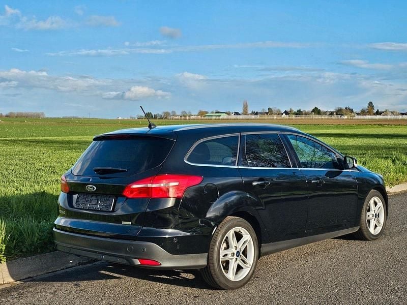 Gebraucht Ford Focus Titanium 125 PS (91 kW) 2017 Schwarz Kombi