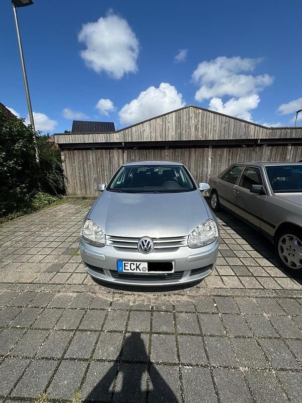 Silber Gebraucht 2005 VW Golf V Limousine | 2.000 € (Fairer Preis) - Bild 1/4