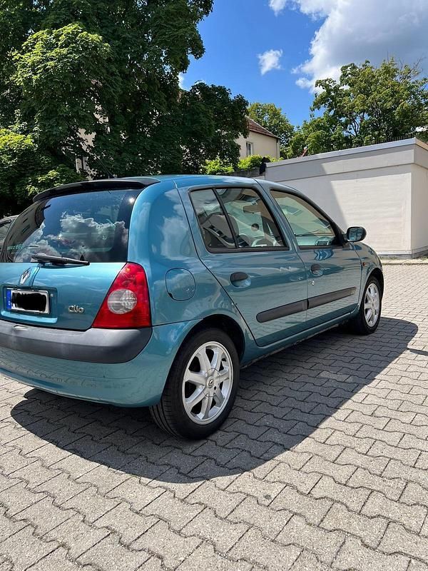 Blau Gebraucht 2002 Renault Clio II Dynamique Kleinwagen | 2.750 € (Teuer) - Bild 1/4