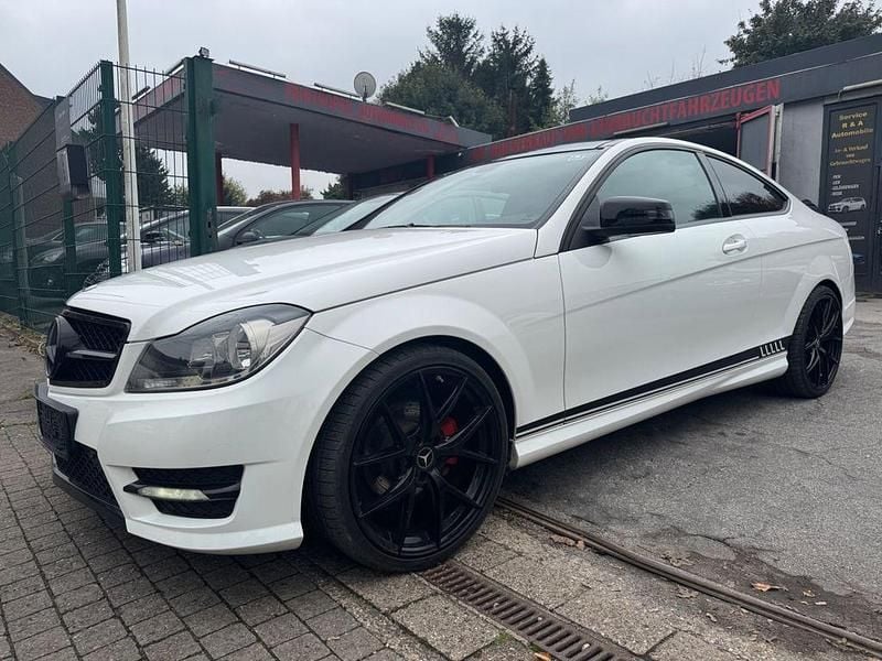 Weiß Gebraucht 2013 Mercedes C250 AMG line Coupé | 12.900 € (Guter Preis) - Bild 1/4